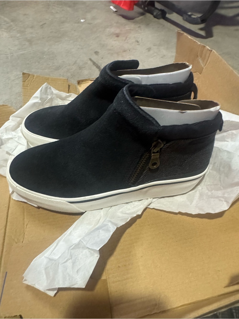 Women's keds Black Zip-Accent Slip-On Sneakers